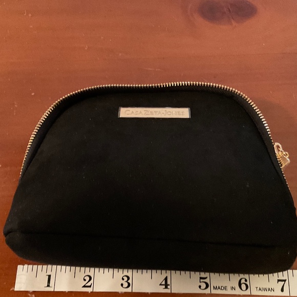 casa zeta-jones cosmetic bag, 6 x 7, new condition - Picture 4 of 4